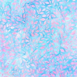 blåt patchwork batikstof med lyserøde blade